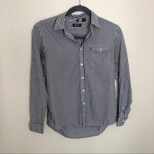 Kenneth Cole Reaction Stripe Button Medium